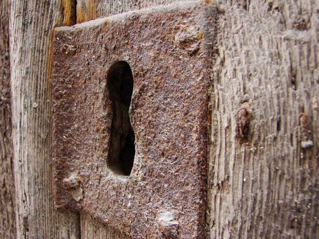 keyhole, old wood, old building-1697822.jpg